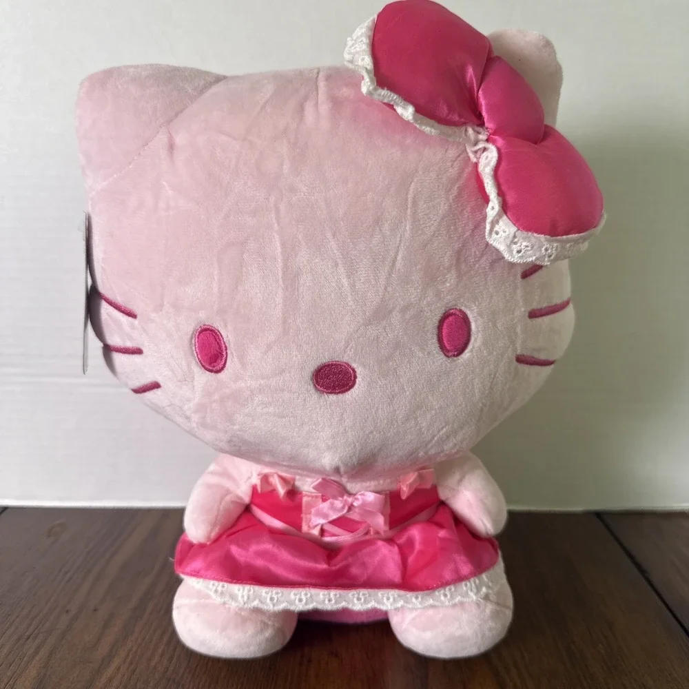 Hello Kitty and Friends: Pink Monochrome Hello Kitty 12